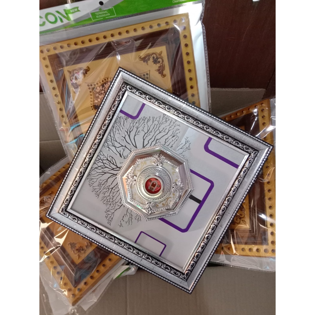 Ornamen Lampu Plafon PVC Ukuran 32 CM x 32 CM