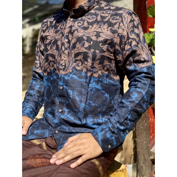 MOC Kemeja Pria Batik Motif Timbul Lengan Panjang