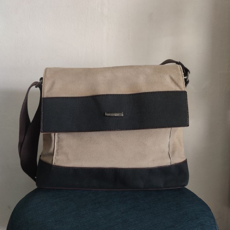 HUSH PUPPIES SLING BAG (SECOND ORI) 182