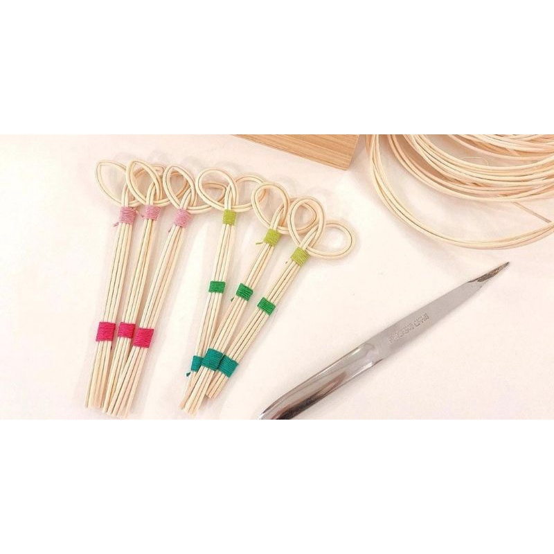 

pembatas buku rotan motif korea/rattan stick/rattan reed/rattan bookmark