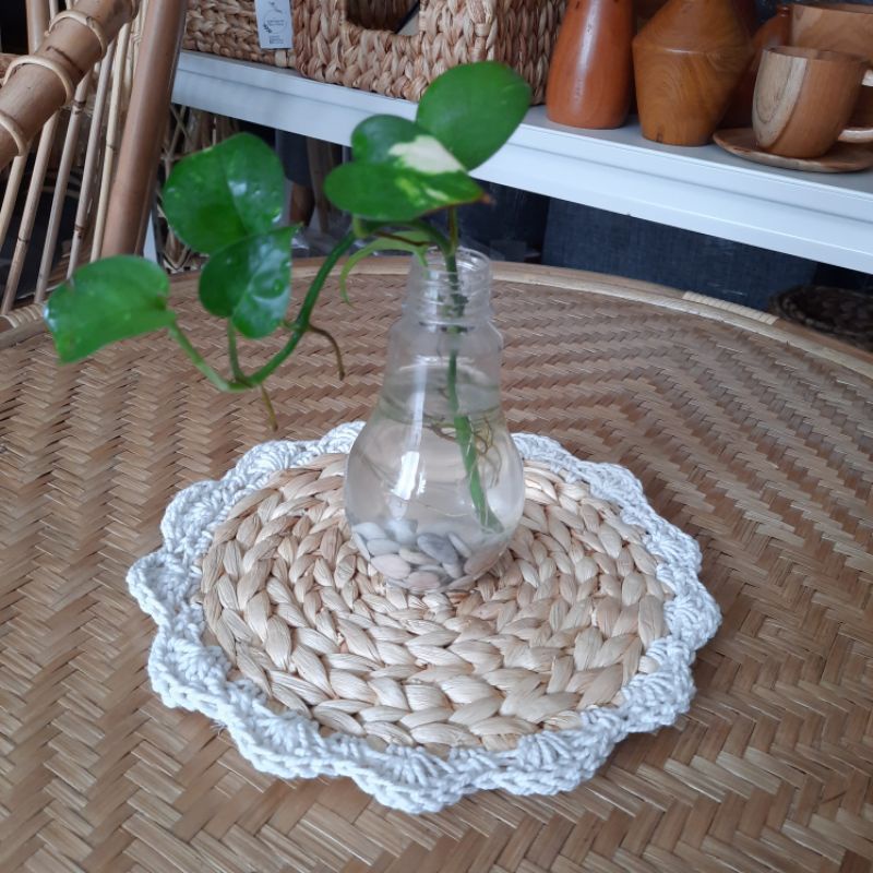 Placemat Eceng Gondok / Alas Piring / Tatakan Piring Motif Renda PR01