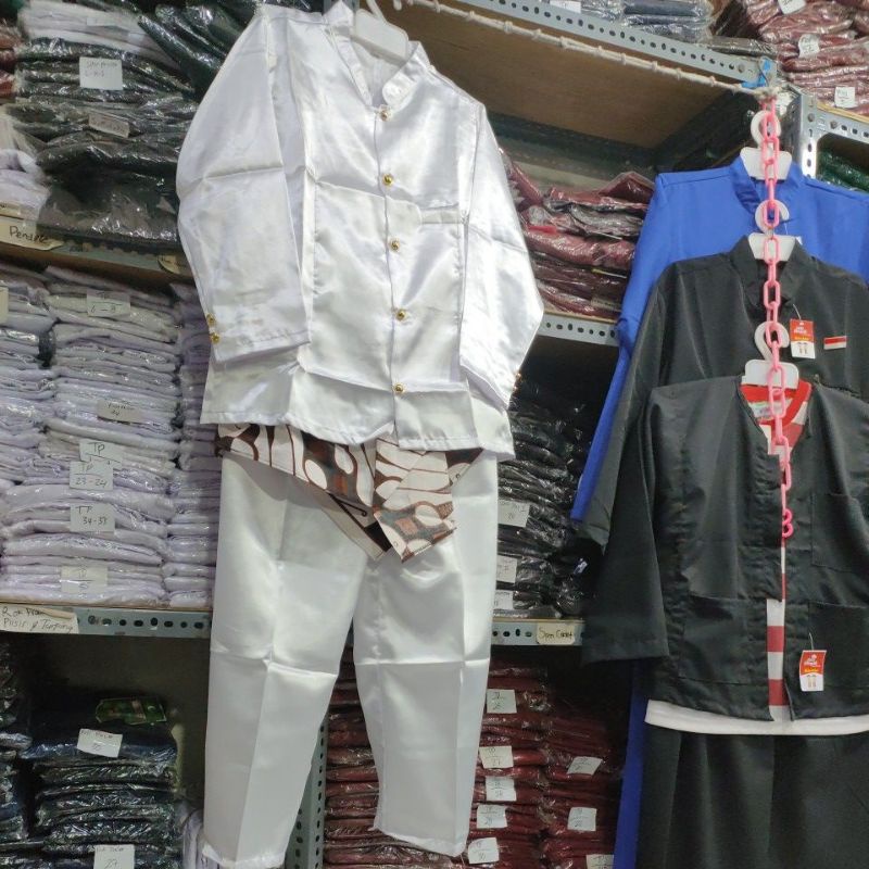 Baju adat anak SD