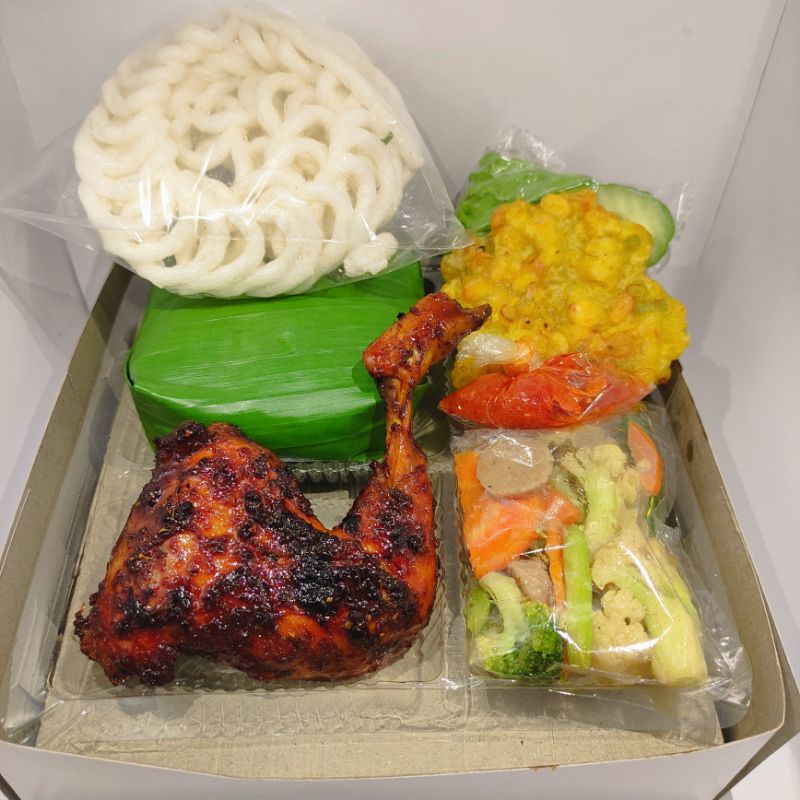 

Nasi Ayambakar kumplit/nasibox