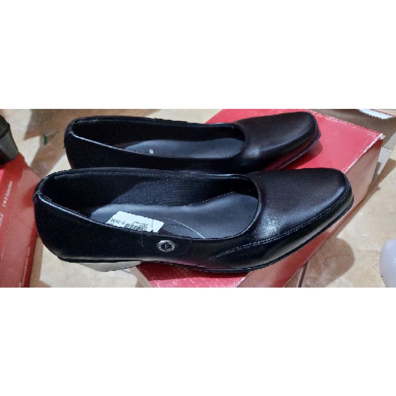 sepatu kerja wedges wanita kantor  Black Fladeo