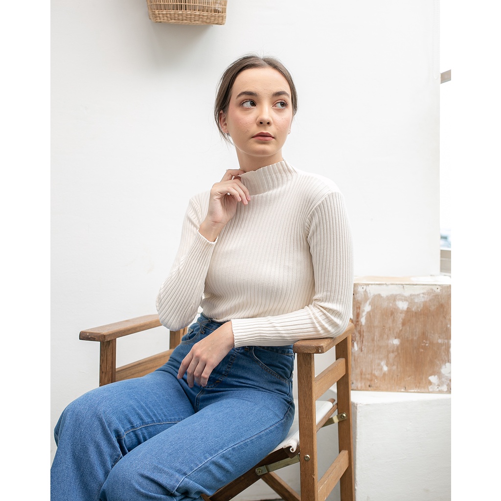 Thea Inner Knit Turtleneck Atasan Rajut