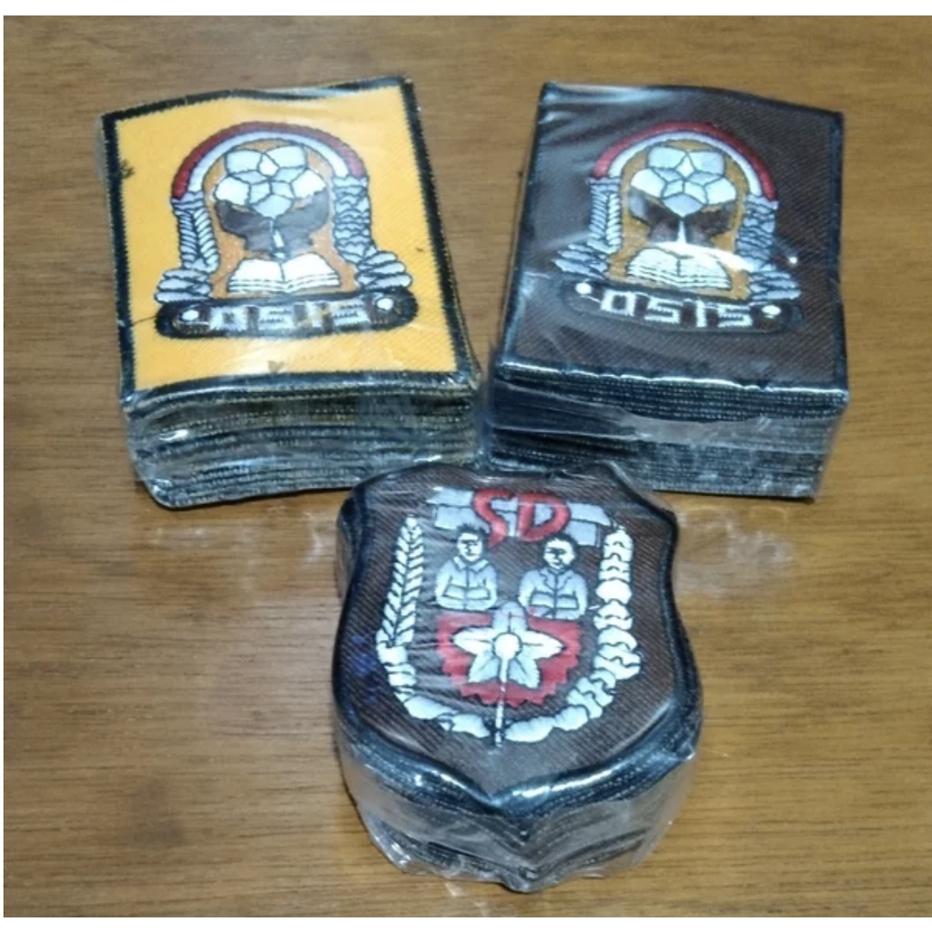 

Badge Bed Emblem Logo Bordir / Bet SD / Bet SMP / Bet SMA / Bet Bendera Untuk Seragam Sekolah