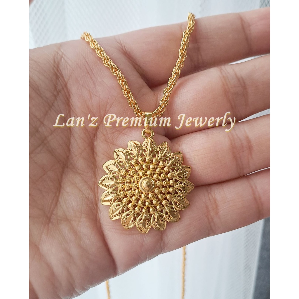 Kalung Liontin Besar Emas Kendari Bunga Matahari Titanium 24K (Emas)