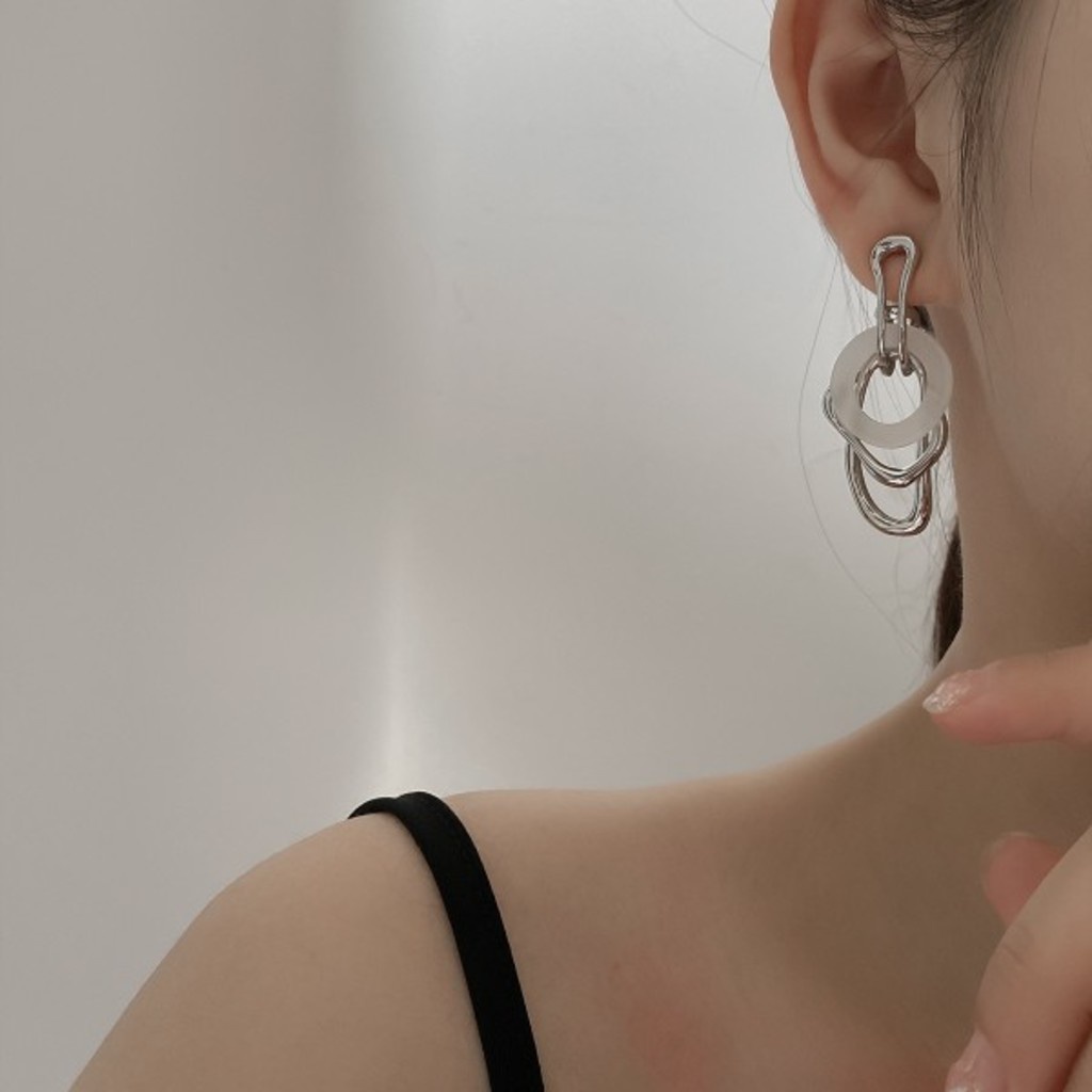 Anting Tusuk Asimetris Simple Gaya Harajuku Untuk Wanita