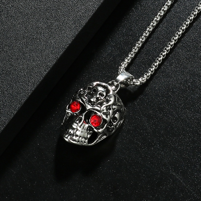 Kalung Rantai Panjang Liontin Tengkorak Mata Merah Bahan titanium steel Gaya hip hop Untuk Pria