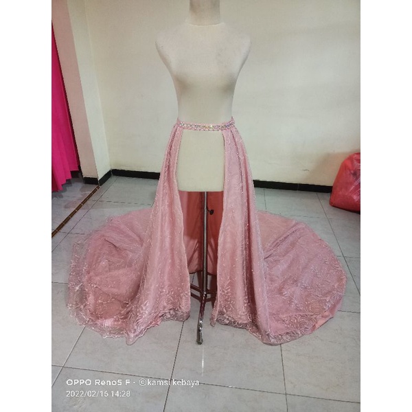 Ekor kebaya brokat tulle