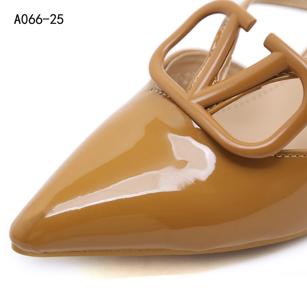 V Garavani Heels A066-25