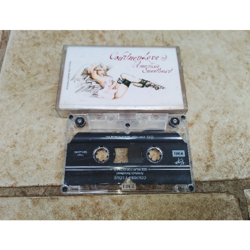 Kaset pita:Courtney Love-America's sweetheart