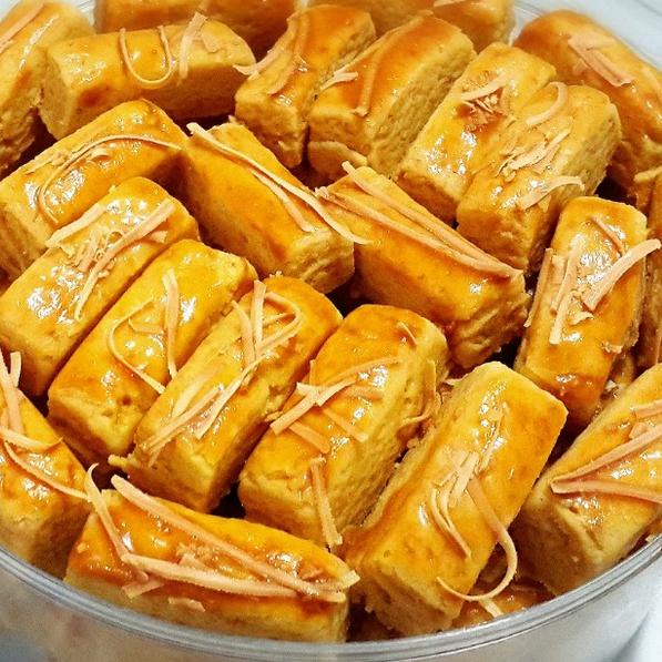 

MALL Terlaris !!! Kue Kering kastengel keju edam / Kue Kastangel Isi 250 gram (1/4 Kg Per Toples ) Paket Murah / kue cemilan keluarga / kue lebaran homemade