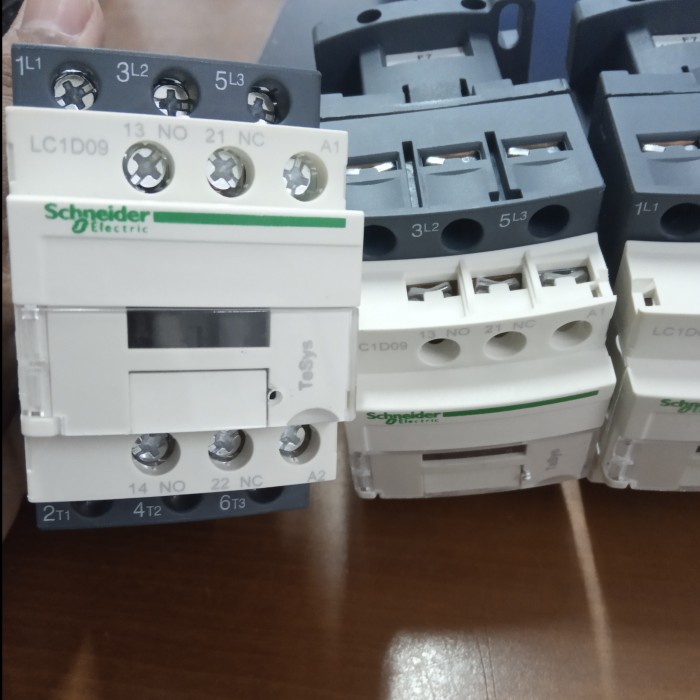 Contactor / Kontaktor Schneider Lc1D09