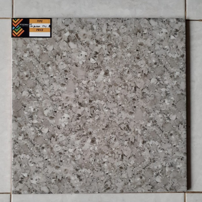 KERAMIK 50X50 ARISON DARK GREY GLOSSY - UNO