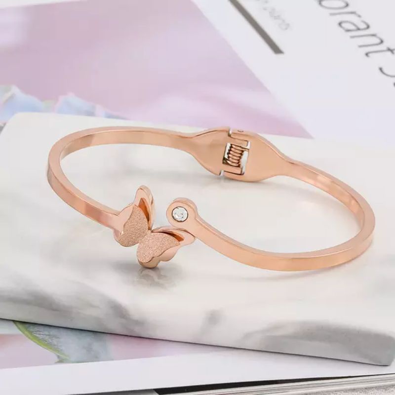 Gelang titanium perhiasan wanita