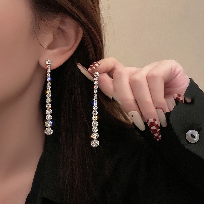 Anting Tusuk Gantung Temperament Hias Berlian Imitasi Gaya Eropa / Amerika / Trendy / Simple / Elegan Untuk Wanita