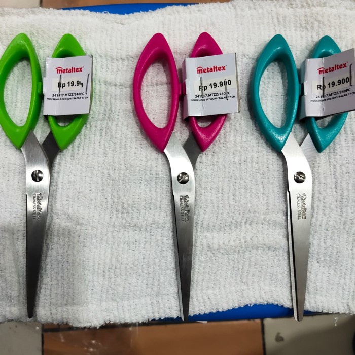 

Berkualitas Gunting 17Cm Berkualitas