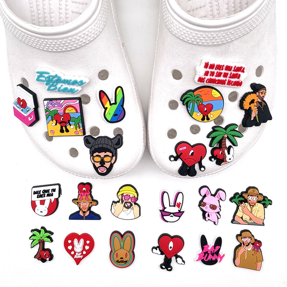 22pcs / set Gesper Sepatu Bentuk Kartun bad bunny jibbitz Frog Bahan PVC Untuk Dekorasi Taman Crocs