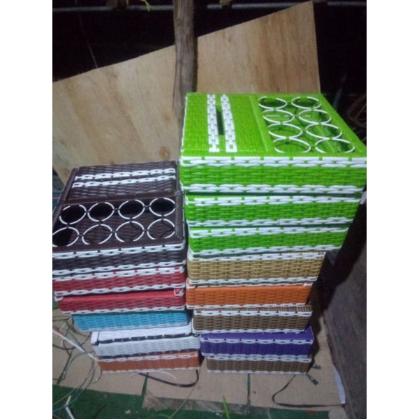 tempat tisu dan Aqua gelas