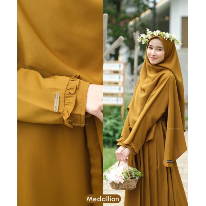 Queen series by Shaliha looks