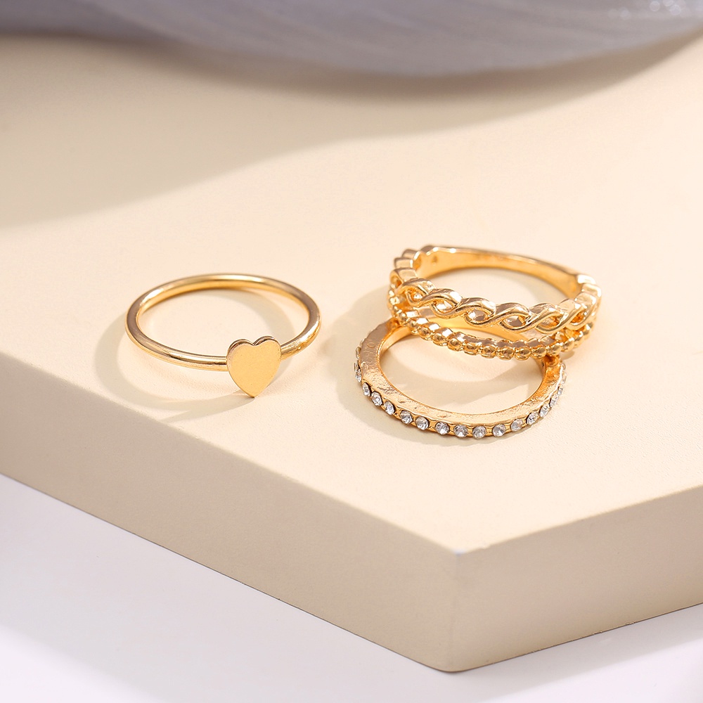 3pcs / Set Cincin Bentuk Hati Aksen Berlian Warna Emas Untuk Wanita