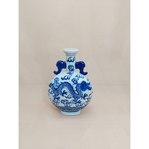 A Chinese Blue and White Dragon Bottle Vase/vas cina antik/vas antik keramik biru putih