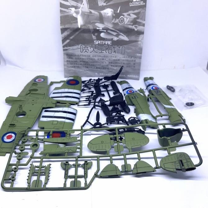 Miniatur Pesawat Tempur SPITFIRE 4D Model Kit / Pesawat Rakitan 1/49