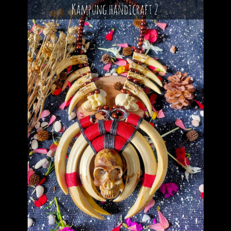 kalung etnik dayak kalimantan