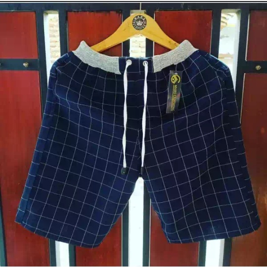 Yang Sedang Hit's Tartan Kotak Pendek