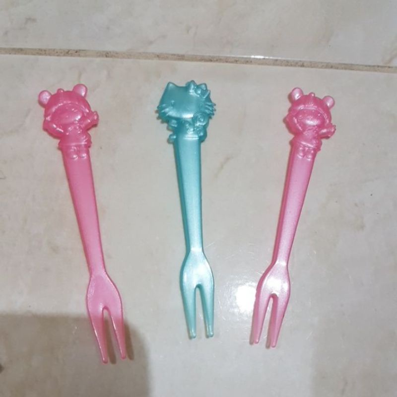 food pick hello kitty