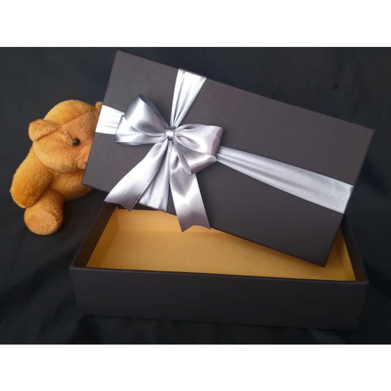 

RB kotak kado 23x12x5cm berpita