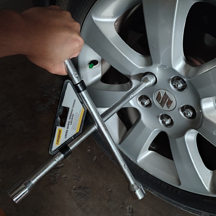 KUNCI RODA MOBIL / KUNCI RODA MODEL PALANG / KUNCI BAN MOBIL PALANG 4