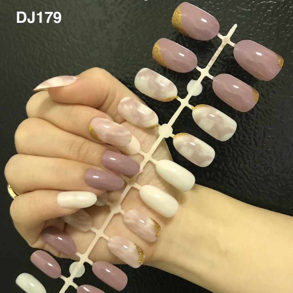 24Pcs Kuku Palsu Murah Motif DJ179/ Fake Nails Motif Gliter Glossy Nude / Nail Art Kuku Palsu