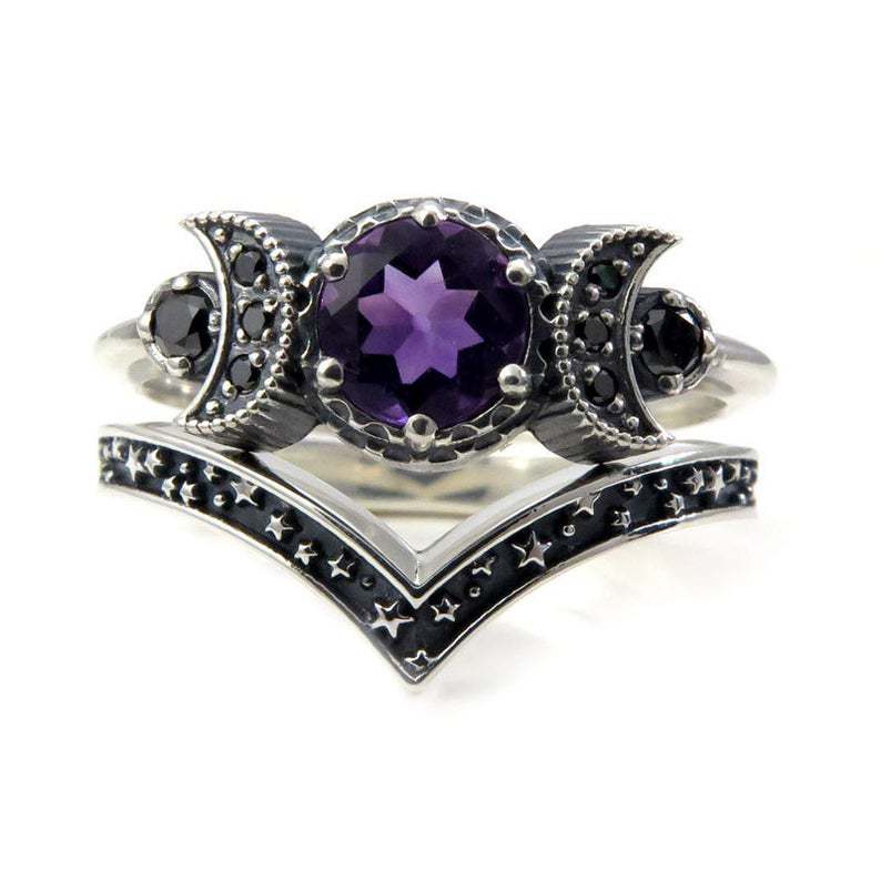 Cincin Desain Triple Moon Goddess Aksen Kristal Berlian Warna Ungu Hitam Gaya Gothic Untuk Wanita