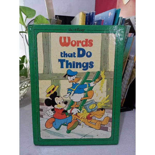 (PL English Book) Buku Words That Tell You About Things / That Do Things , Walt Disney