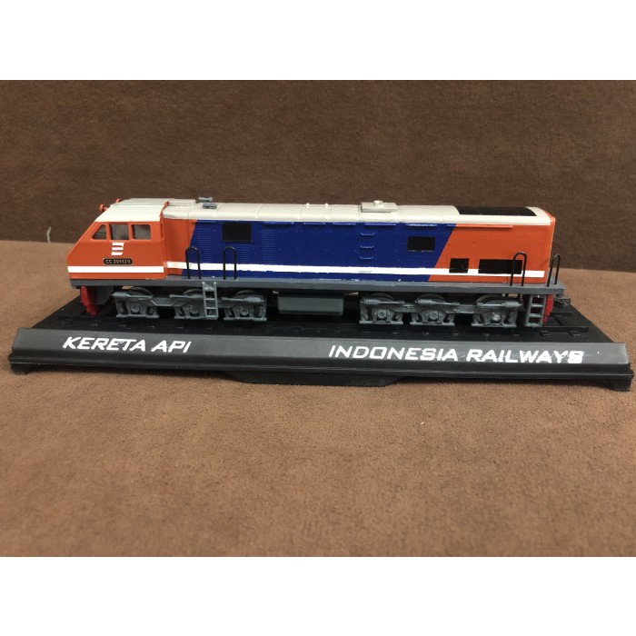 Miniatur Kereta Api Lokomotif Cc 201 Merah Biru Hidung Miring