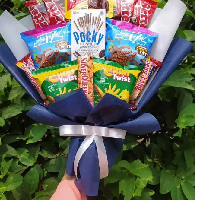 

Buruan Beli--(S) Buket PREMIUM Pocky cookies and cream Silverqueen/paket/bingkisan Snack Ulang Tahun/Ultah/ Wisuda/Kado/Hadiah Pacar/sahabat/Sidang skripsi/seminar/santunan anak yatim