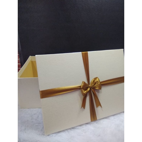 

RB Kotak Kado 35x25x15 Cm Berpita Lapisan Linen Jepang