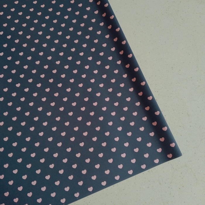 

Kertas Kado Premium Wrapping Motif Love Pink Latar Biru Tua