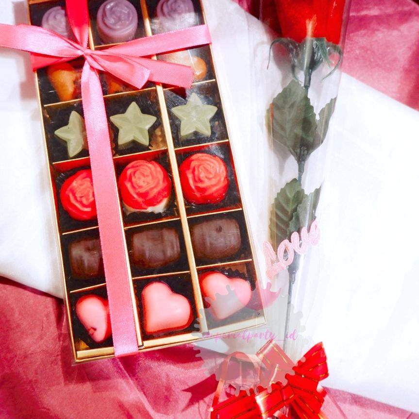 

COD✔️Paket Coklat Valentine Love Hati Isi 18 Dan Bunga|SQ9
