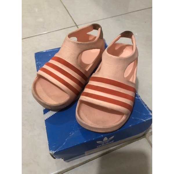 Sendal anak perempuan Adidas Adilette Play Preloved