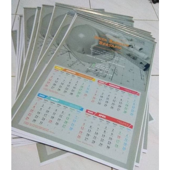 

Cetak Kalender Dinding Custom 2025 jilid Klem Besi isi 6 lembar