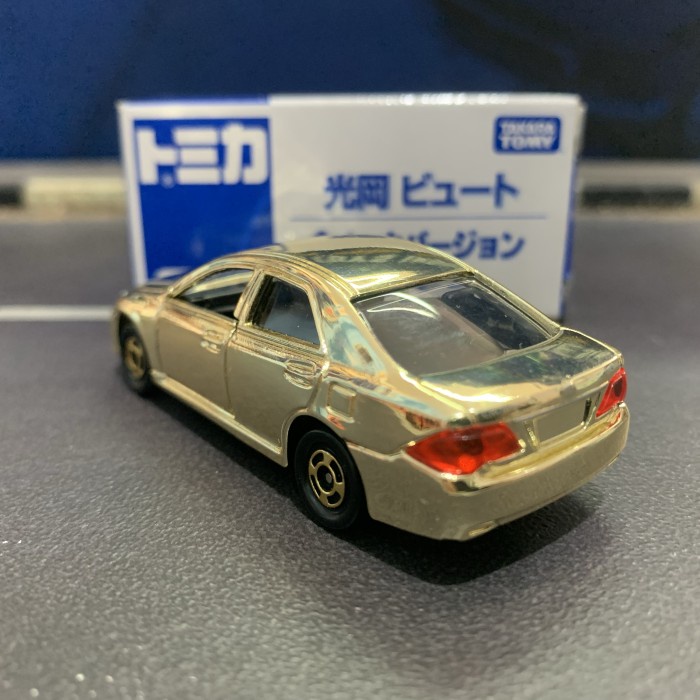 Tomica Gold Series - Toyota Crown - Made in Vietnam