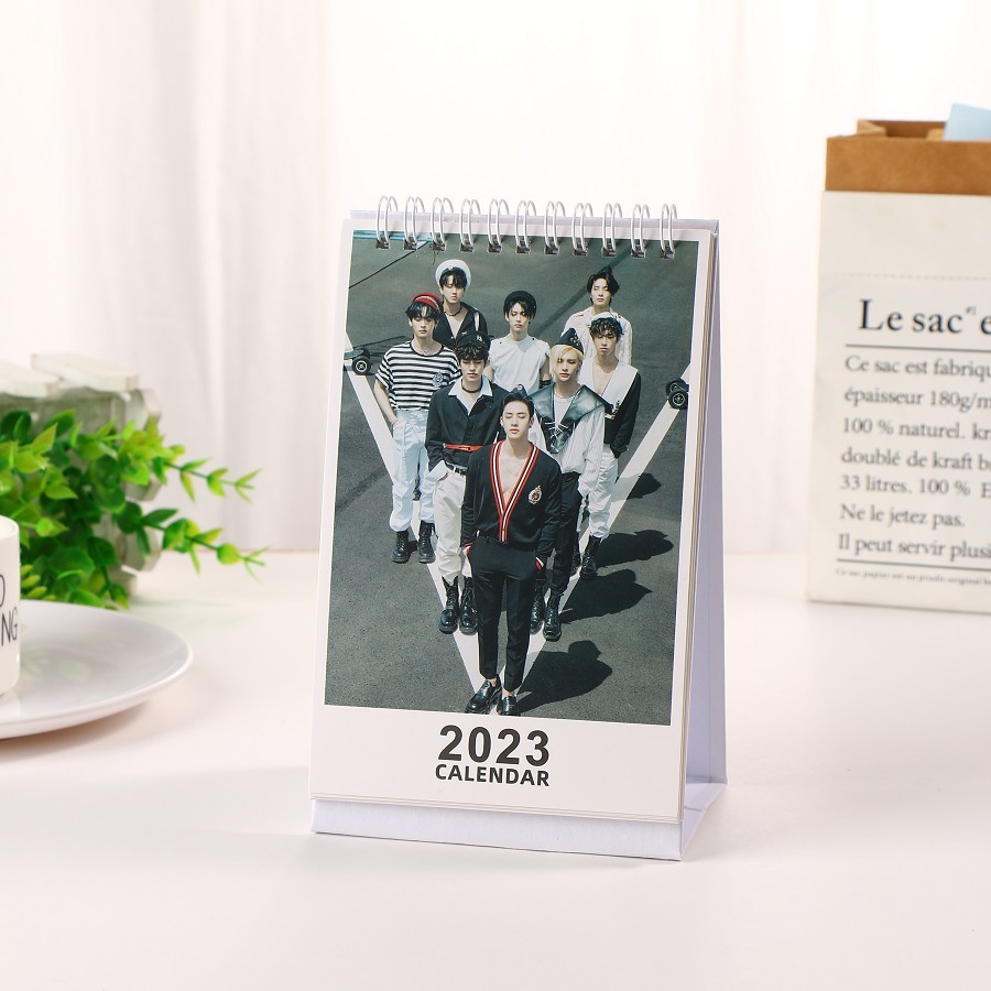 Kalender Meja 2023 Mini Motif Kpop  Untuk Dekorasi Kantor