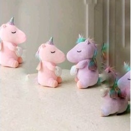 Boneka Unicorn Pegang Love Bahan Plush