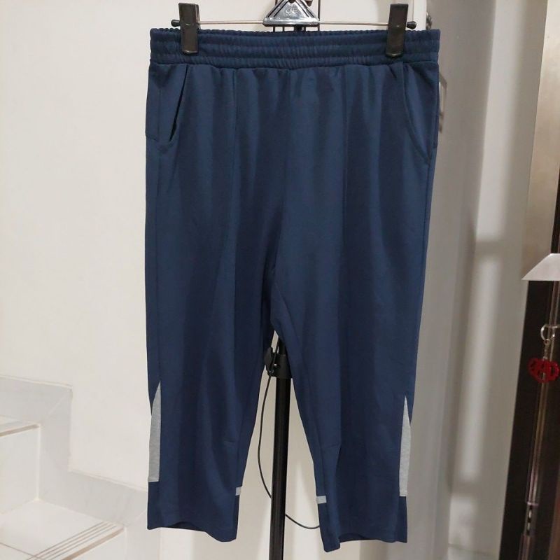 Celana pendek olahraga merk LITTLE BRENN preloved