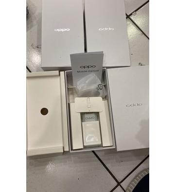 

Terjangkau!! Dus Box Oppo Universal + Aksesoris . . . . . .