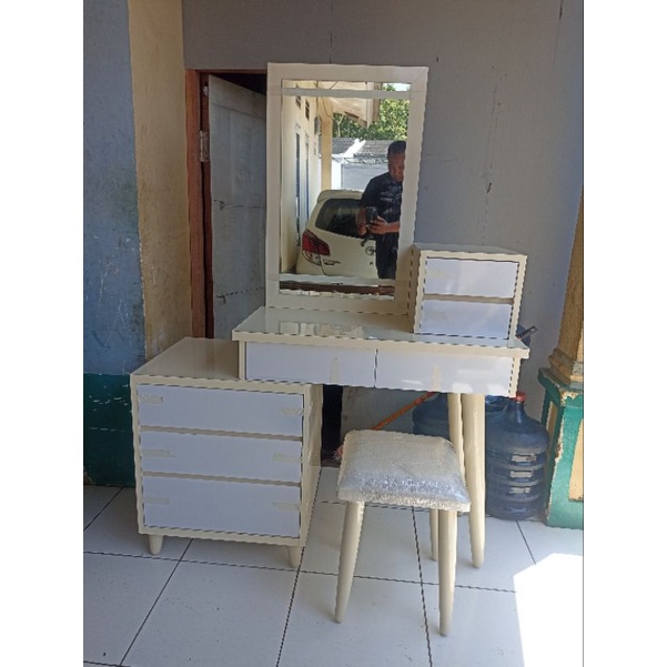 Meja Rias minimalis / meja rias blockteak HPL