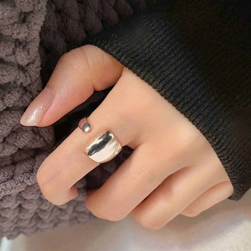 Cincin Model Terbuka Bahan Metal Warna Silver Gaya Korea